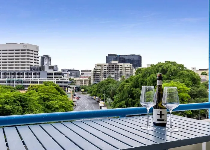 Spacious 2Br- Centre Of Brissy!
