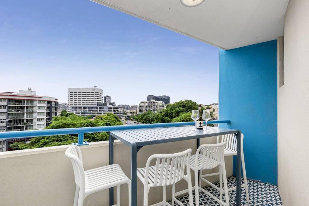 Spacious 2br- Centre Of Brissy! *